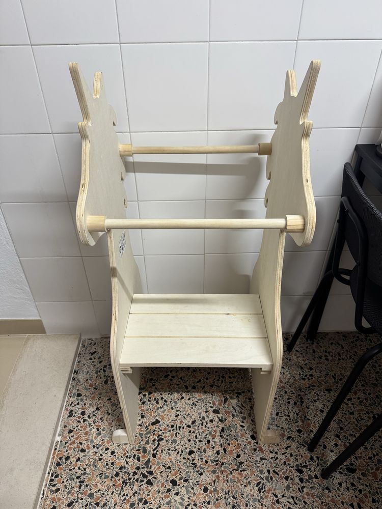 Torre de aprendizagem montessori