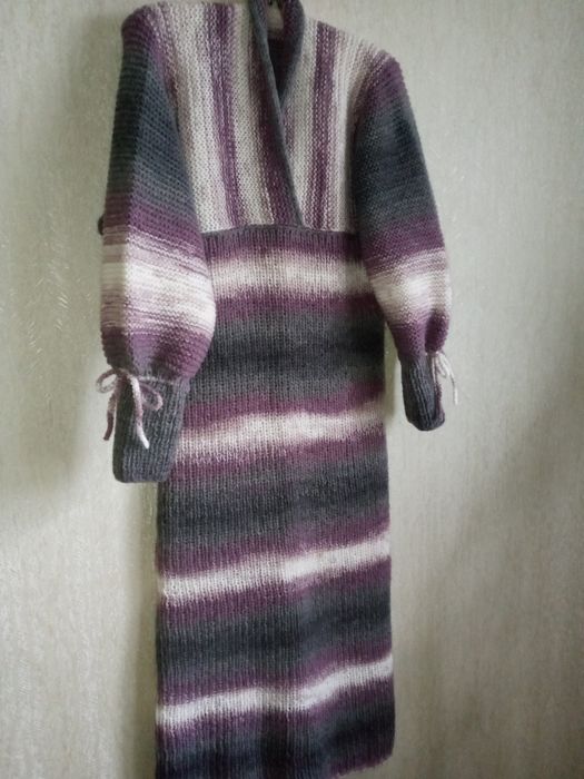 В'язана сукня ручної роботи з напіввовни секційного фарбування