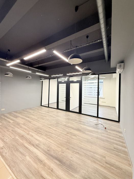 Оренда офісного блоку з 3 кабінетів в сучасному бізнес-центрі