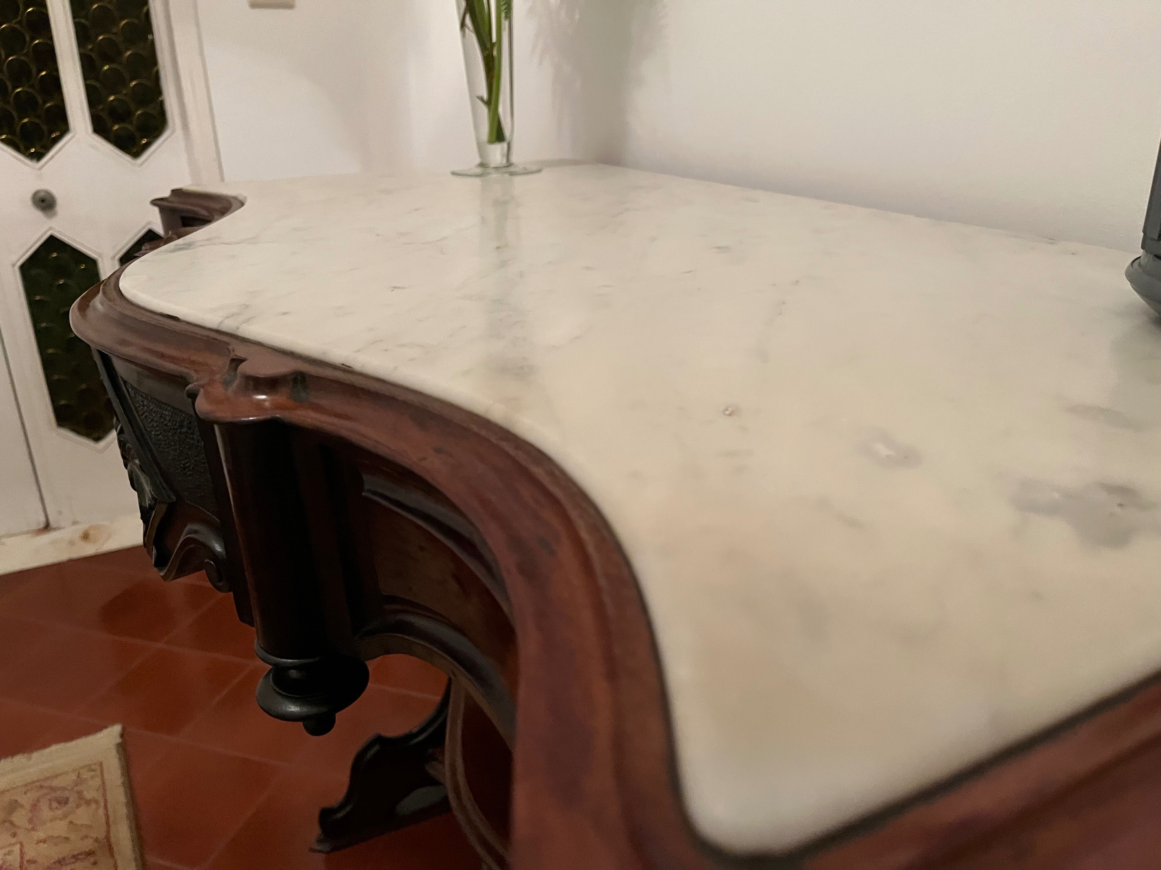 Aparador/Credencia com tampo de mármore – Peça clássica e refinada