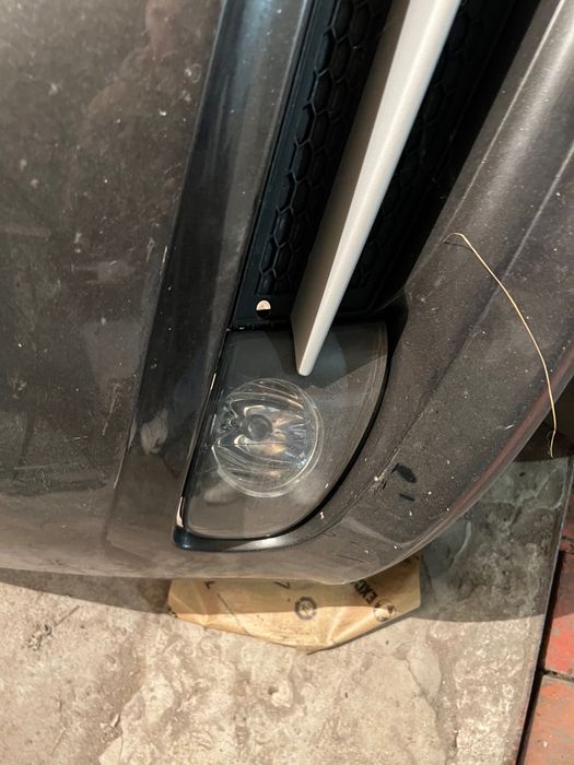 Бампер е 90 е 92 е93 гарний стан цілий