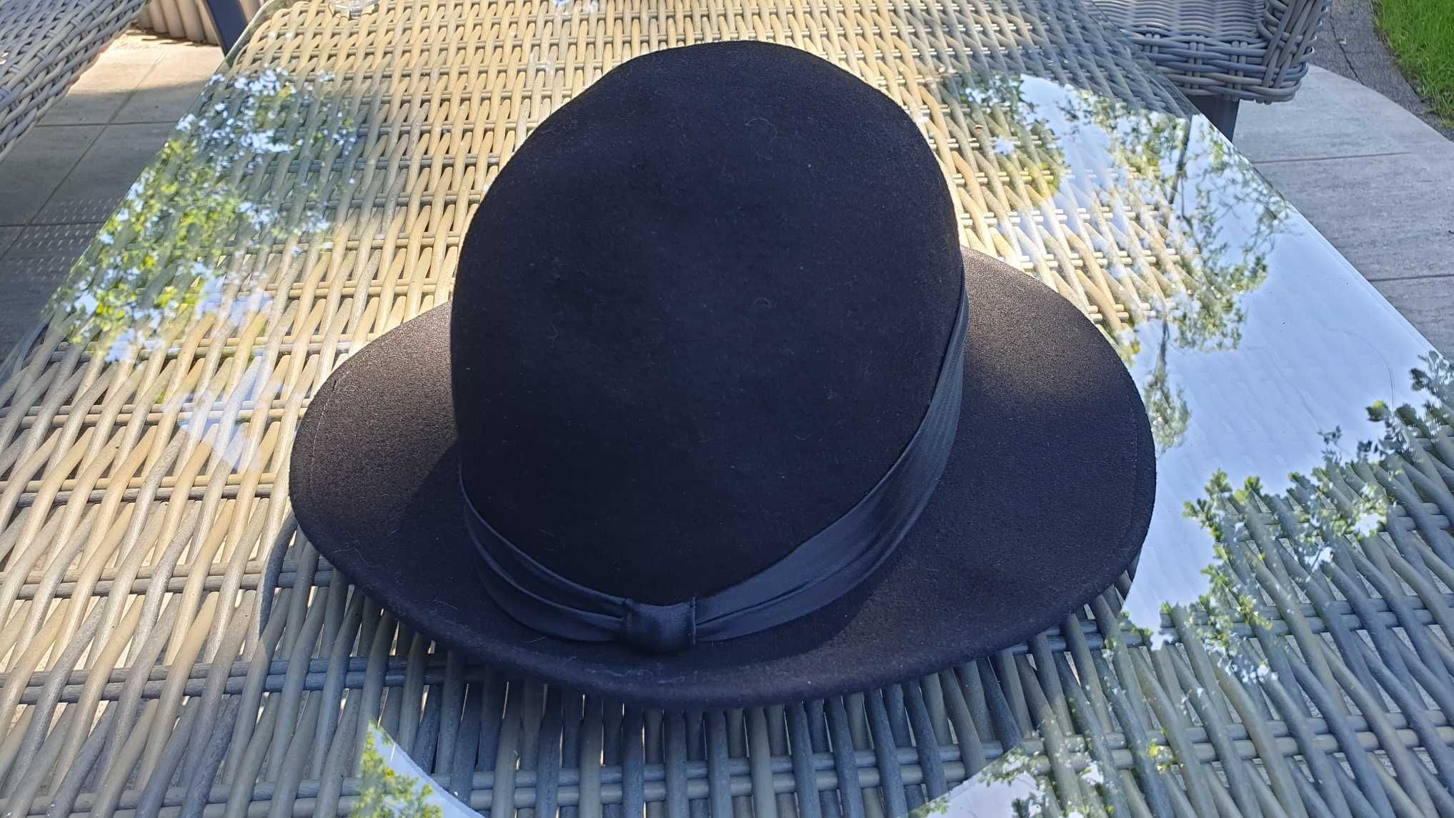 Czarny kapelusz damski