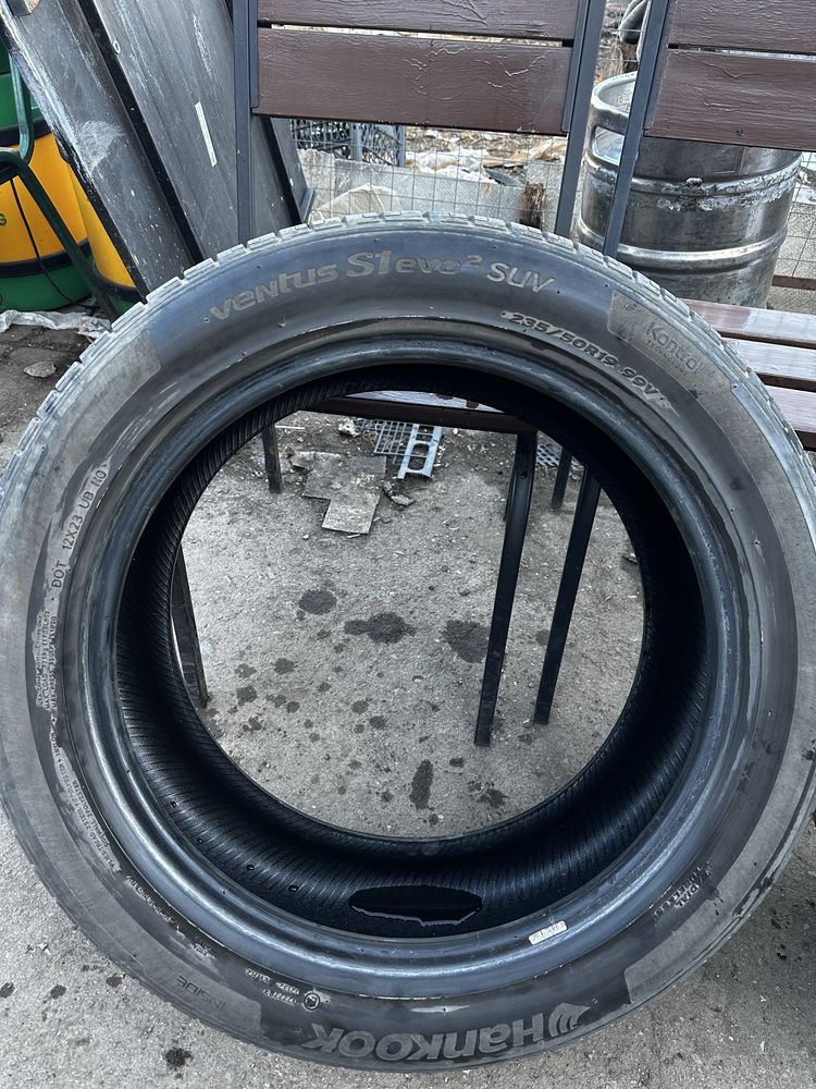 235/50R19  пара шин