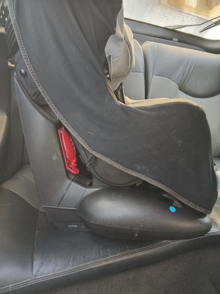 Vendo  cadeira bebê  para  carro  da marca  bebê  confort em bom estad