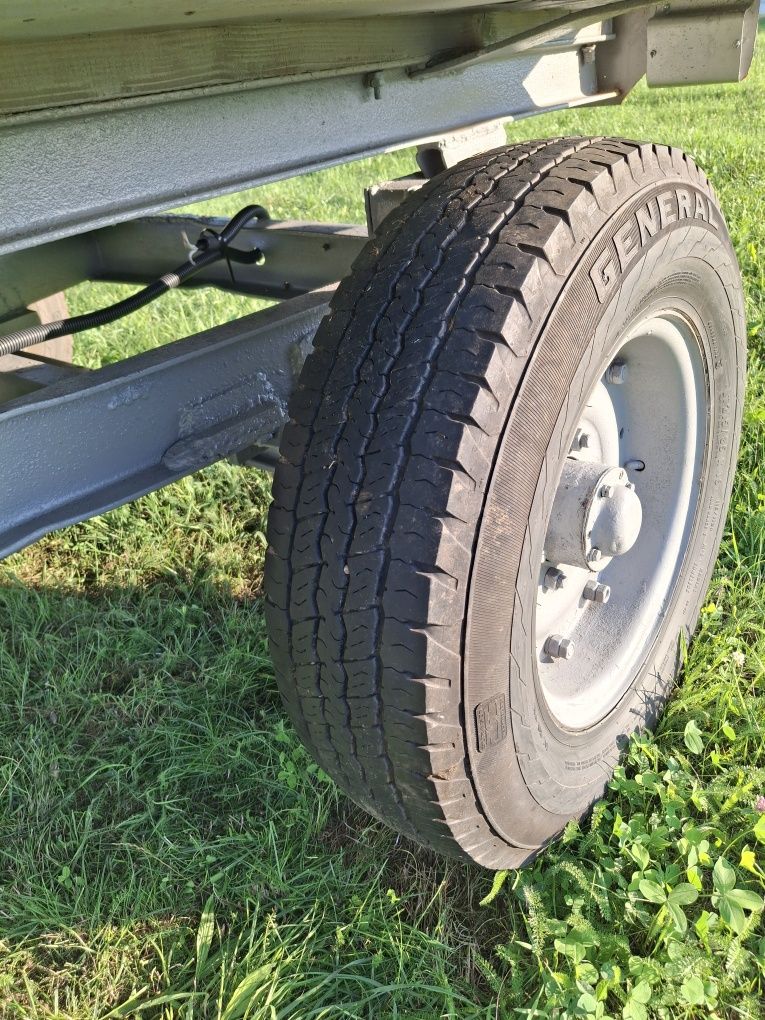 Тракторний причіп 1ПТС-2