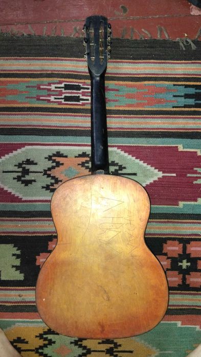 Гітара 7 струн ( зроблена на 6 струн)