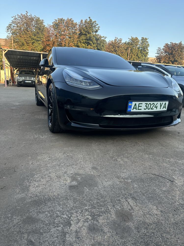Tesla 3 dualmotor bleck
