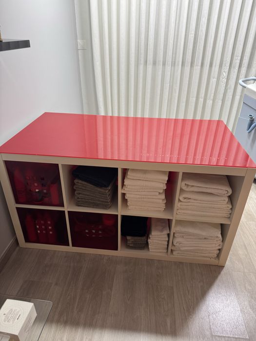 Dois moveis do ikea