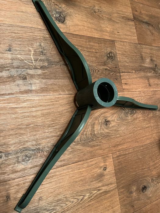 Гірлянди на ялинку, підставка під ялинку, шапка і борода новорічні