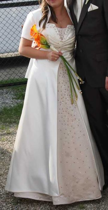 Piękna wyszczuplająca Suknia ślubna rozm 40-42