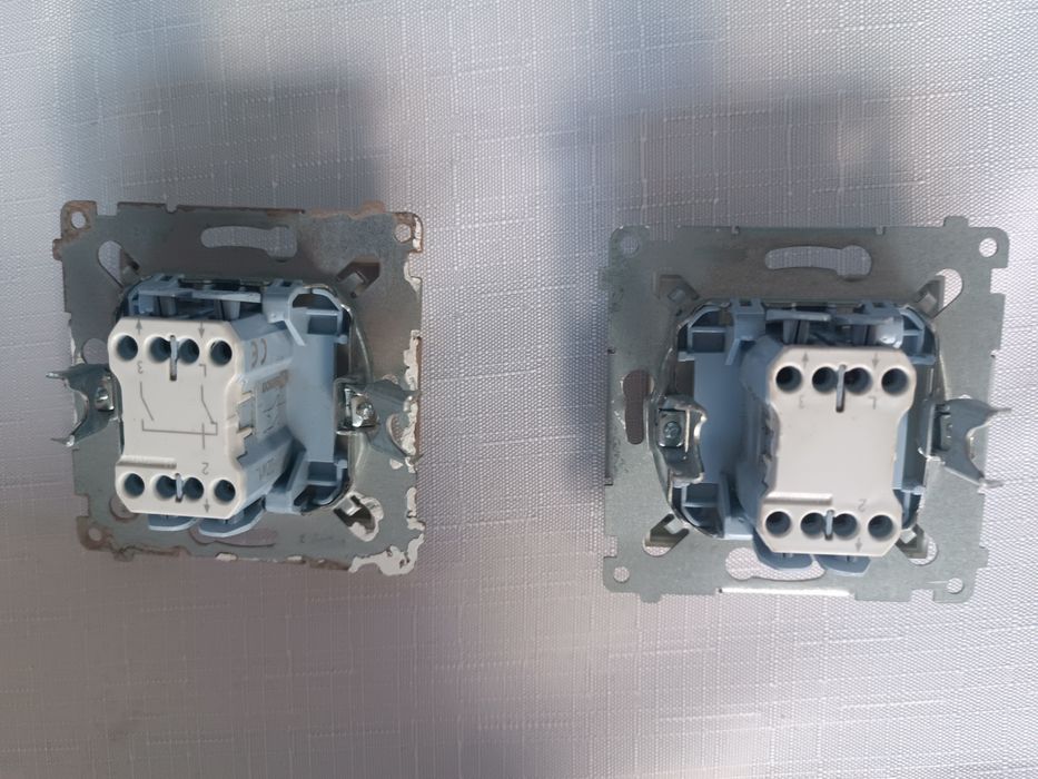 Łącznik schodowy krzyżowy rolety Simon 10 Simon 54