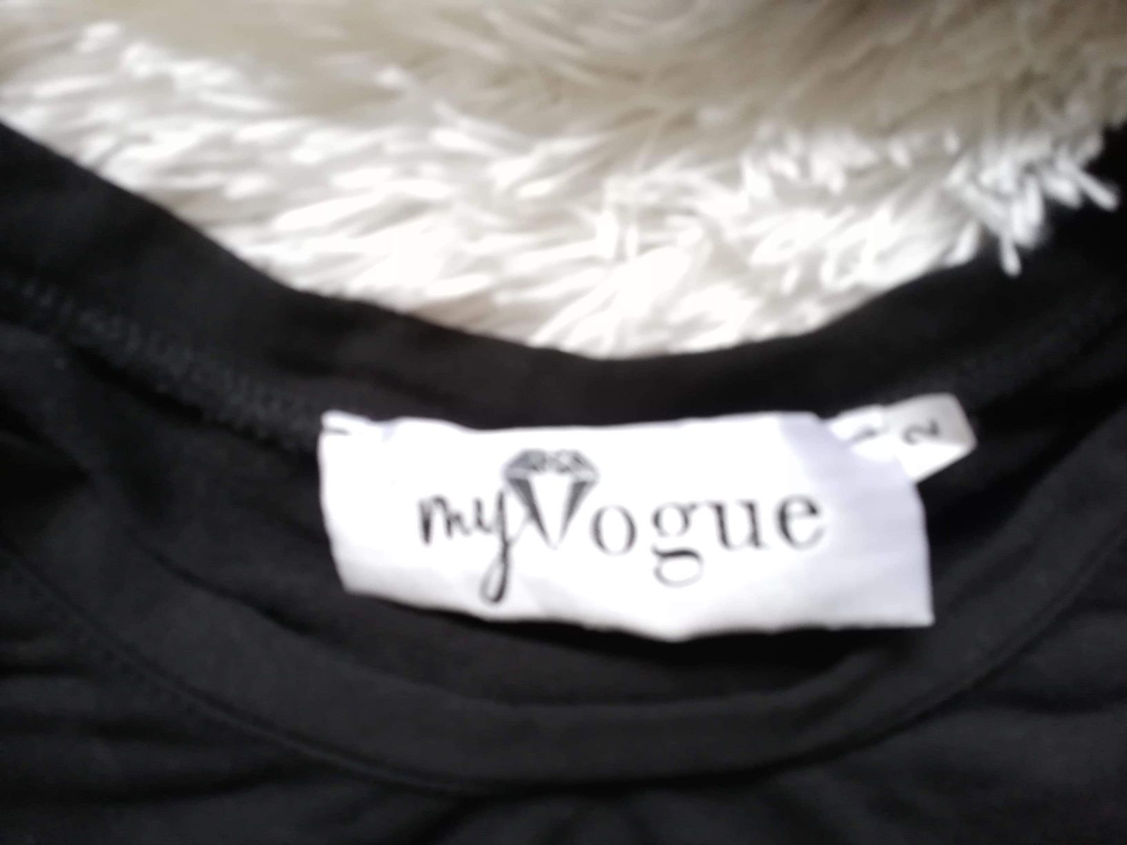 Dres z torebką Vogue