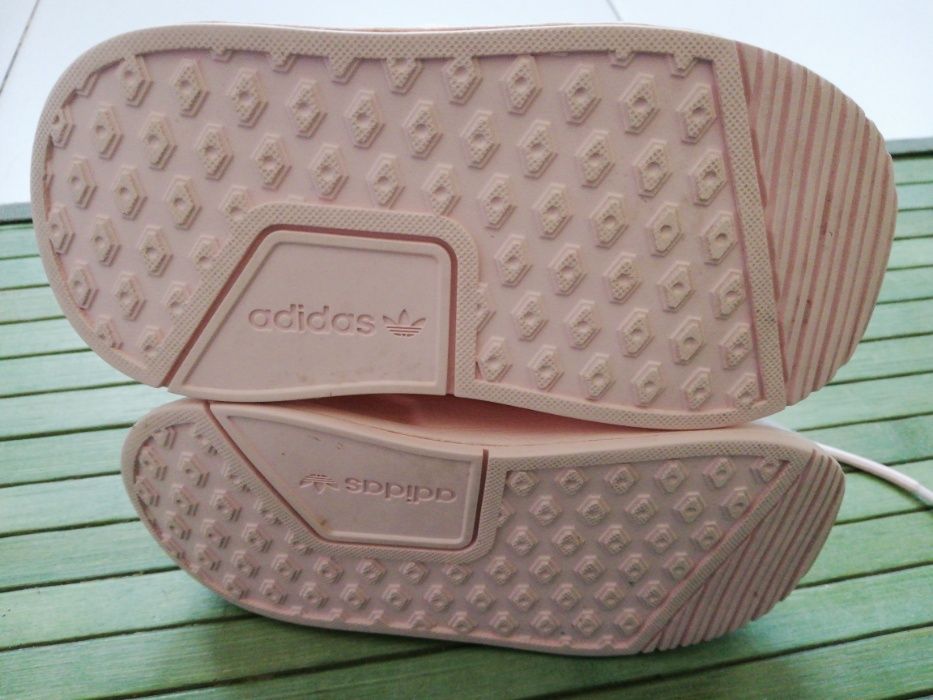 Ténis adidas novos para menina n23