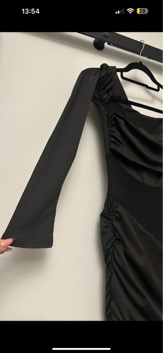 Czarna sukienka wieczorowa