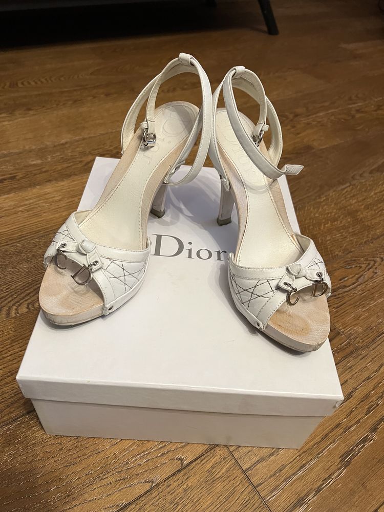 Розпродаж взуття Le Silla, Dior, GIA