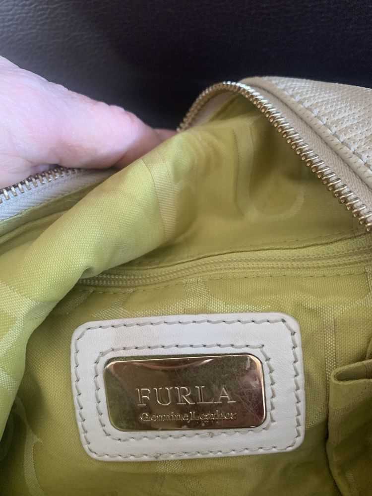 Skorzana torebka Furla