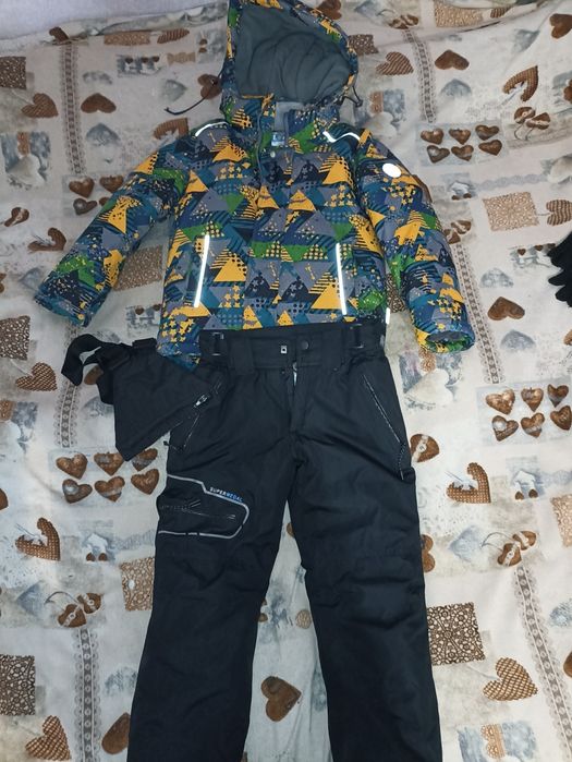 Зимовий набір: куртка,штани, шапка,шарф,,рукавиці