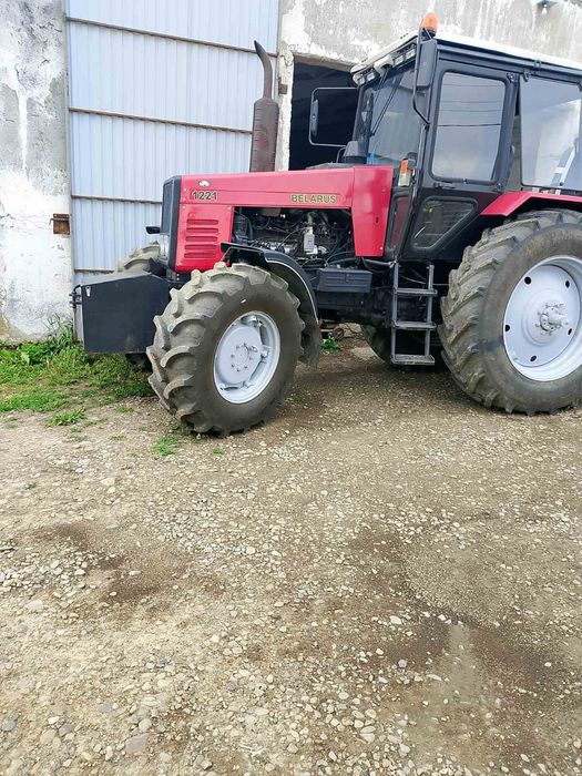 Трактор МТЗ 1221