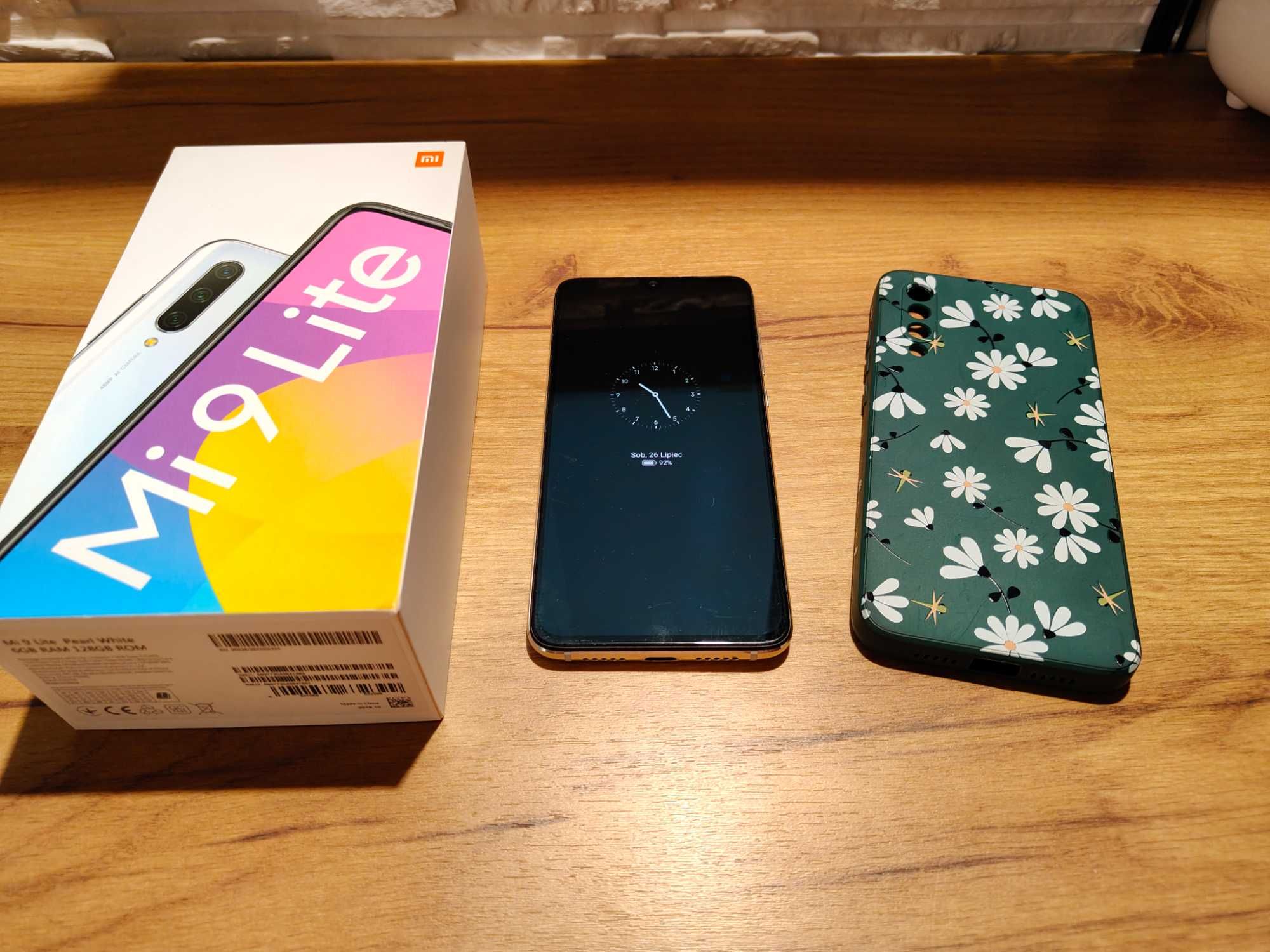 Xiaomi Mi 9 lite 6GB / 128GB Pearl White stan bdb