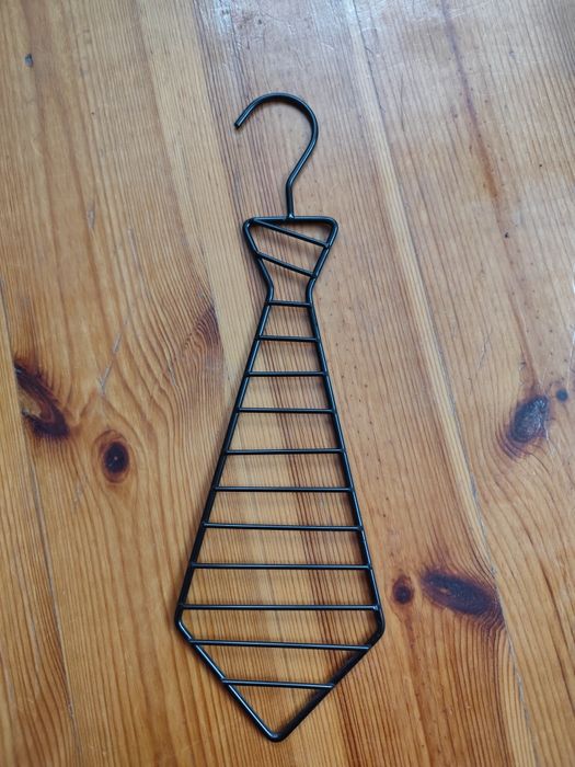 Wieszak na krawaty nowy