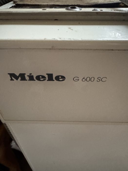 Посудомийна машина Miele