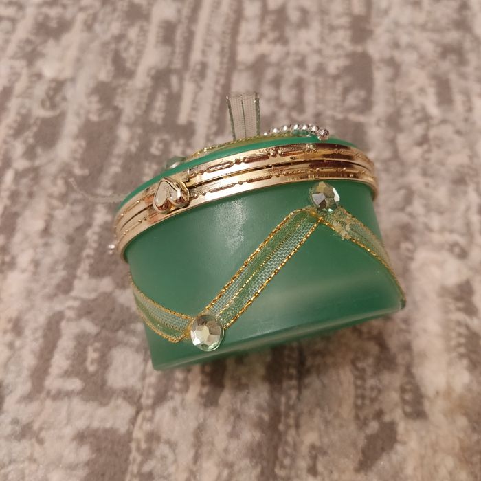 Szklana szkatułka z lusterkiem