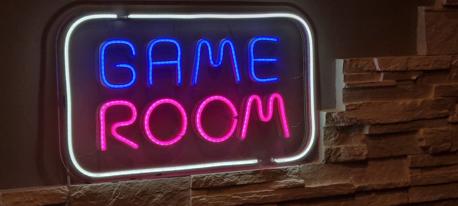 Neon LED napis GAME ROOM