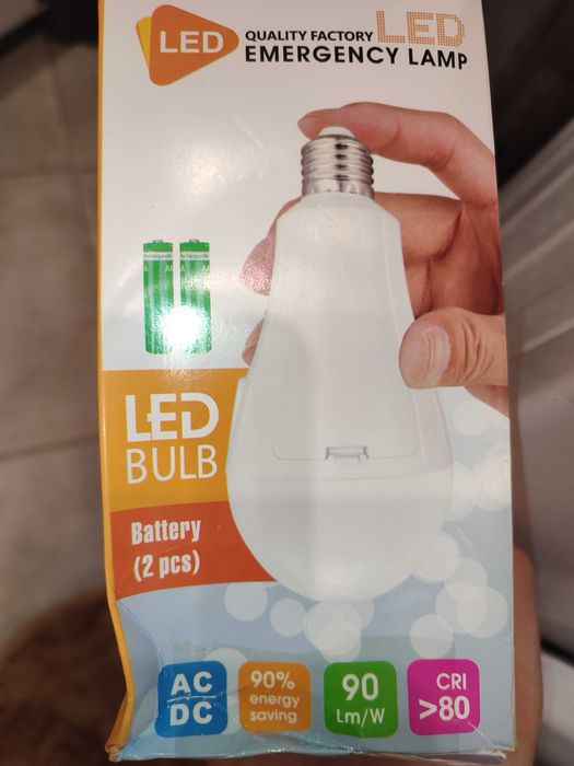 Лампа аварийная 15w с 2 съёмными аккумуляторами.