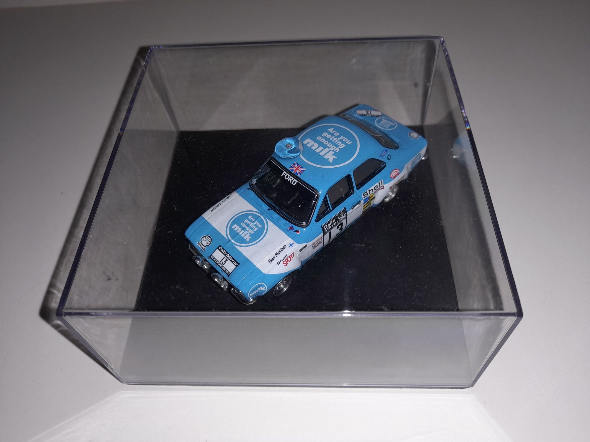 Miniatura Troféu 1/43 Ford Escort T. Makinen vencedor do Rali Rac 1973