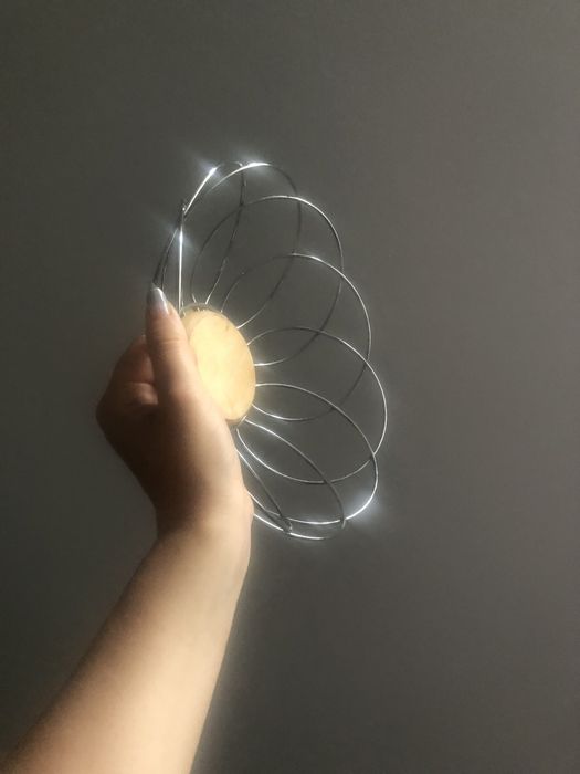 Metalowa miska ozdobna na owoce warzywa PRL z drewnianymi elementami