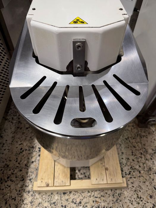 Mikser spiralny do ciasta HENDI as18t  22l.