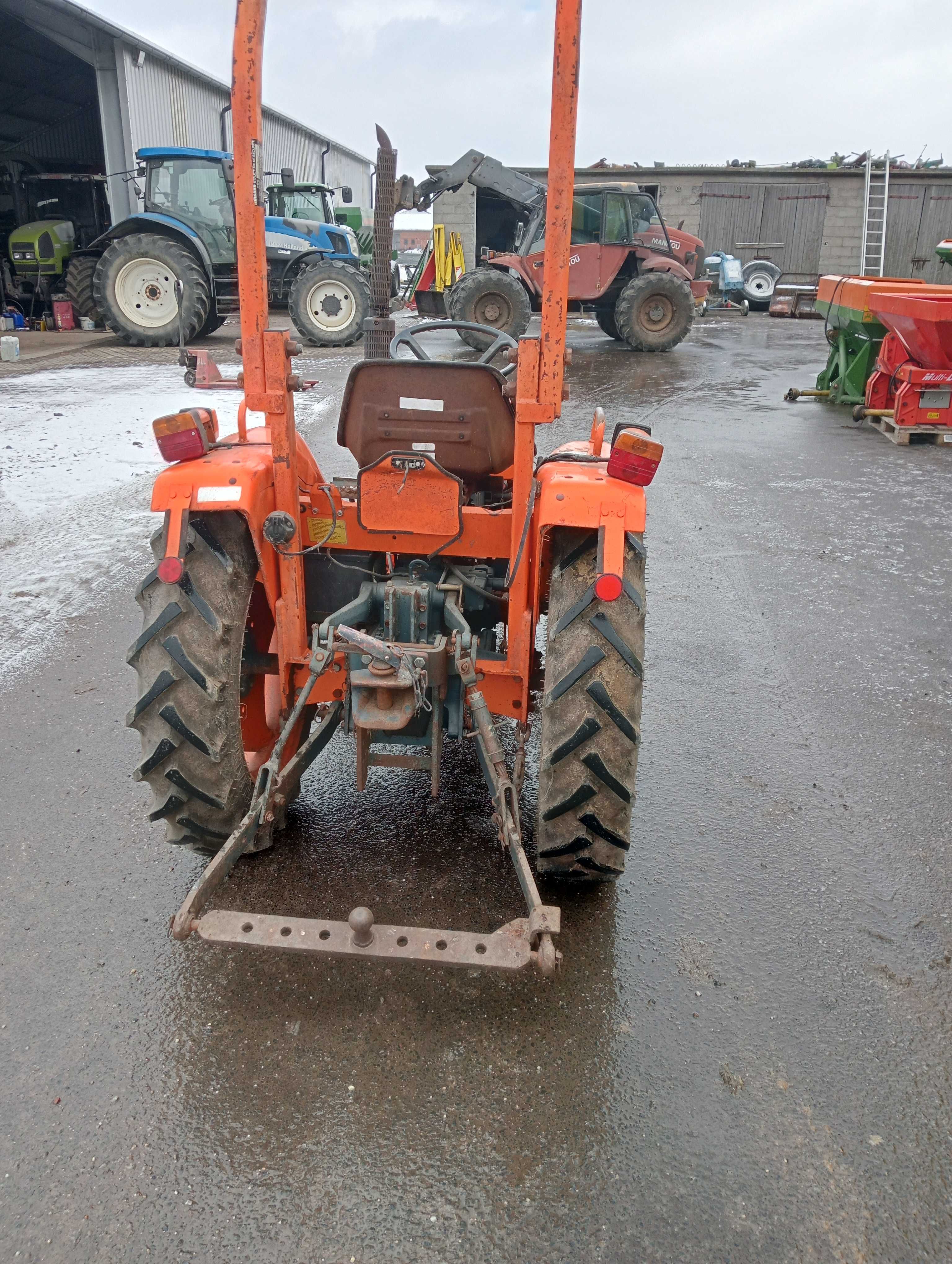 Kubota b 8200 4x4 traktorek ogrodniczy