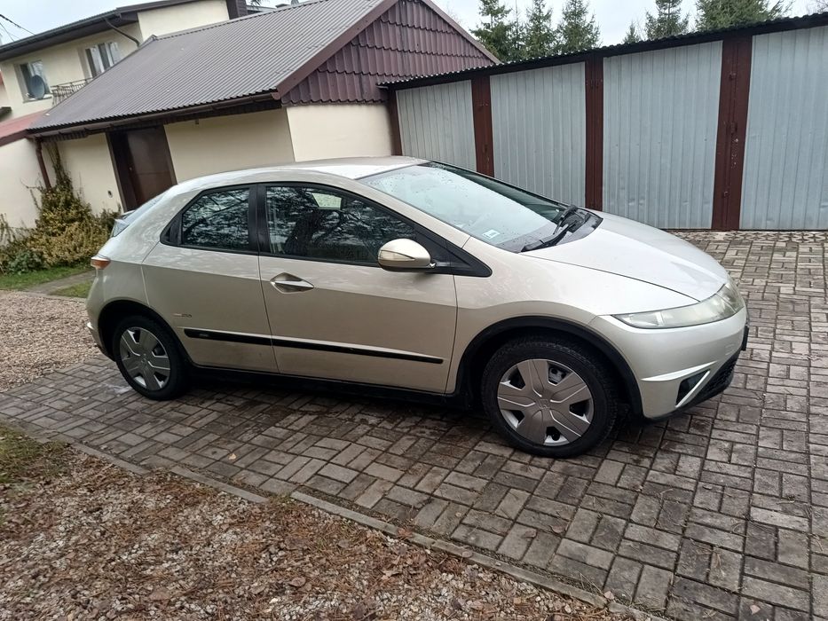 Honda Civic VIII (UFO)