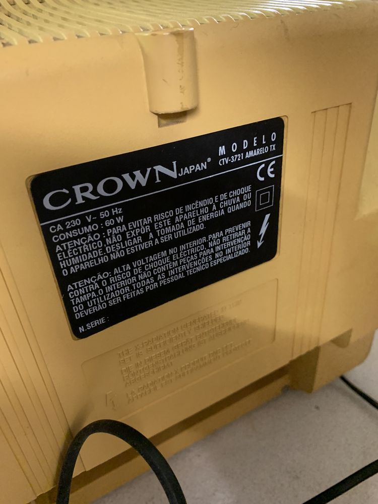 Televisao antiga marca CROWN amarela