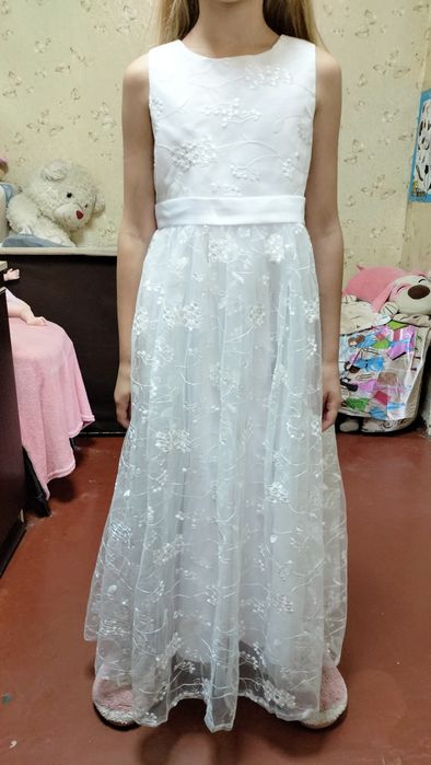 Продам святкове плаття на дівчинку(біла сукня(