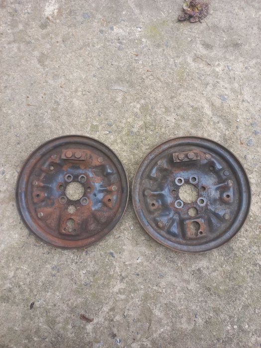 Опорний щит  торм.барабанів/ сайлентблоки / оськи Golf2, jetta, seat ,