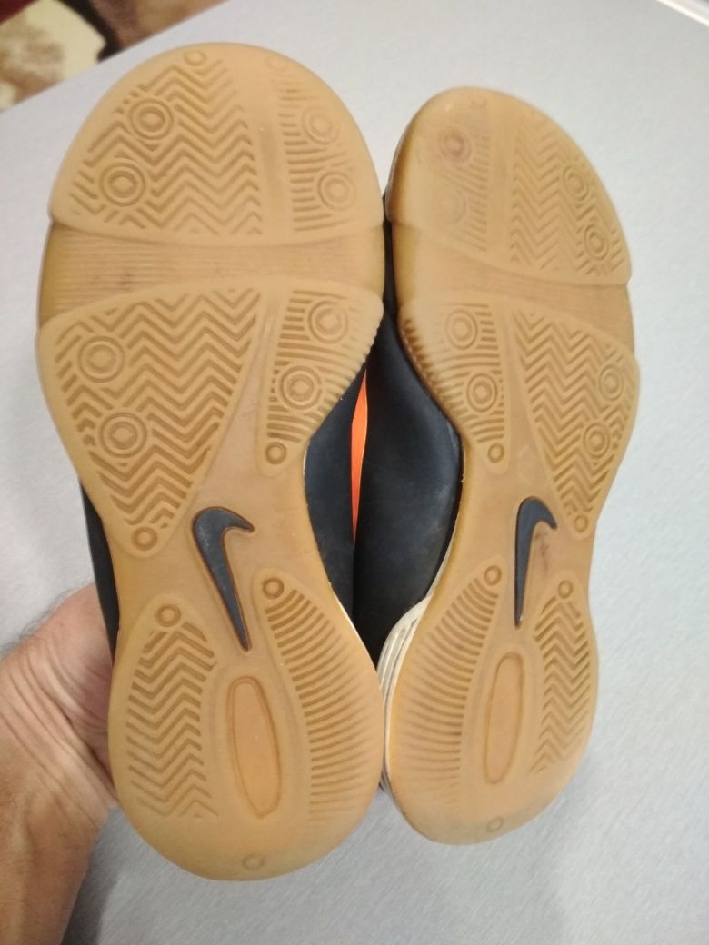 Продам футзалки Nike 29,5.