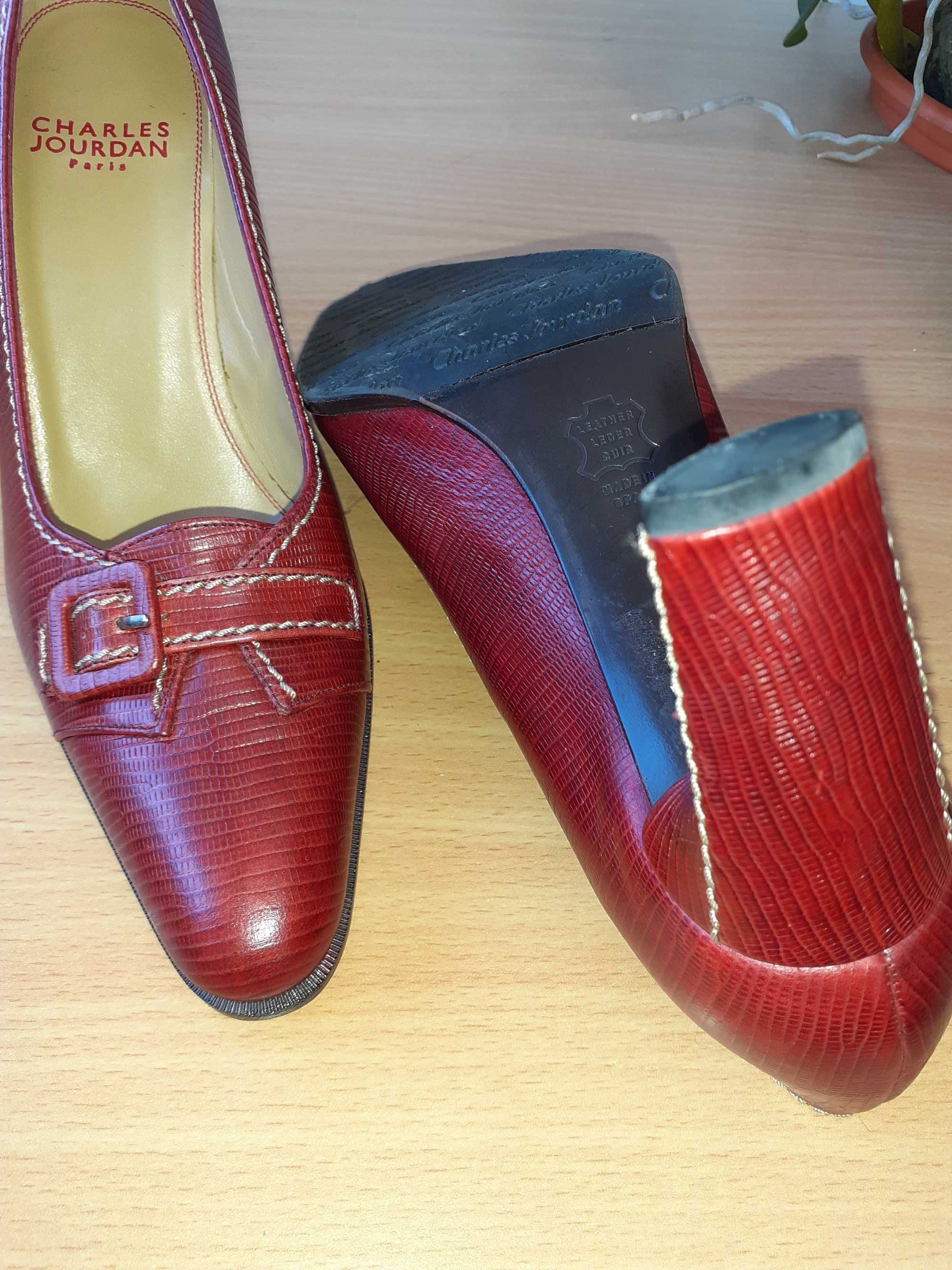 Sapatos grenat Charles Jourdan