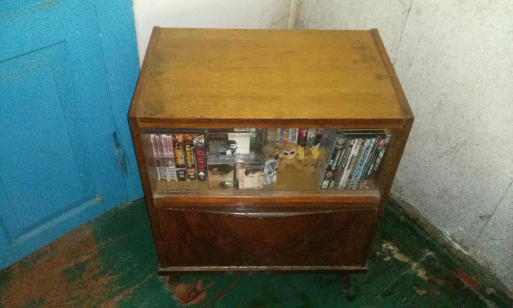 Стол журнальный деревянный