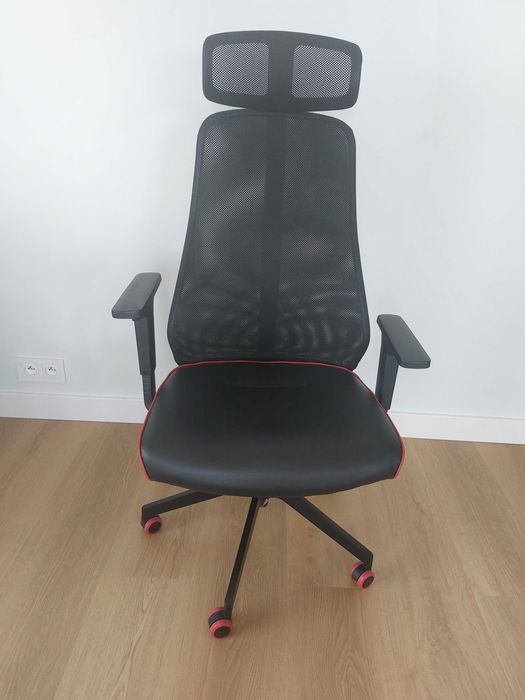 Krzesło biurowe z podłokietnikami JÄRVFJÄLLET