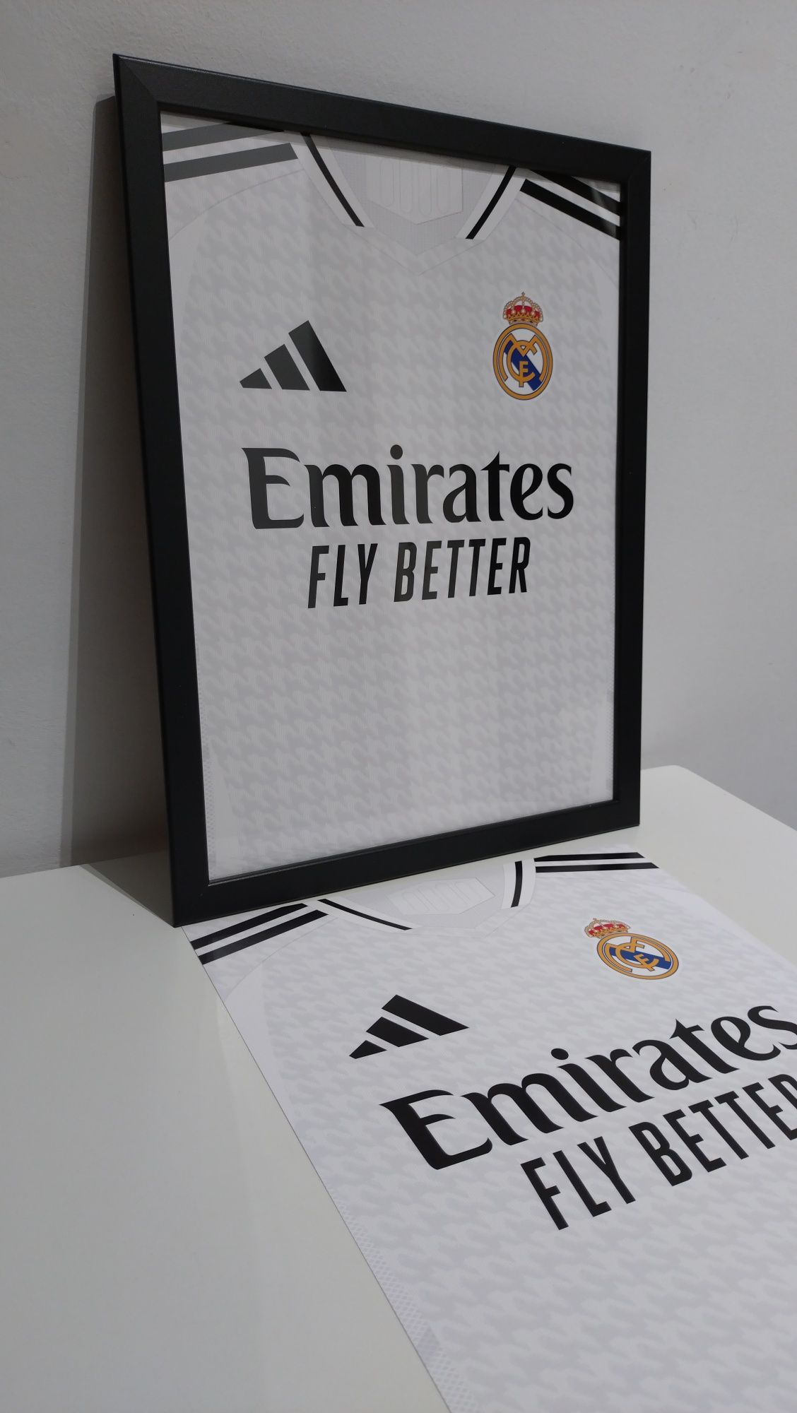 Plakat 30x40cm koszulka Real Madryt sezon 24/25 w ramce Ikea 350g papi