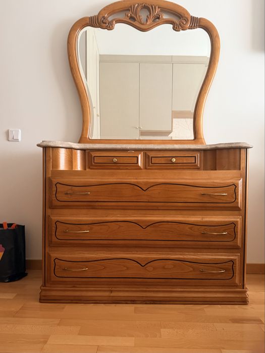 Conjunto para Quarto Comoda + 2 mesa se cabeceira em Madeira