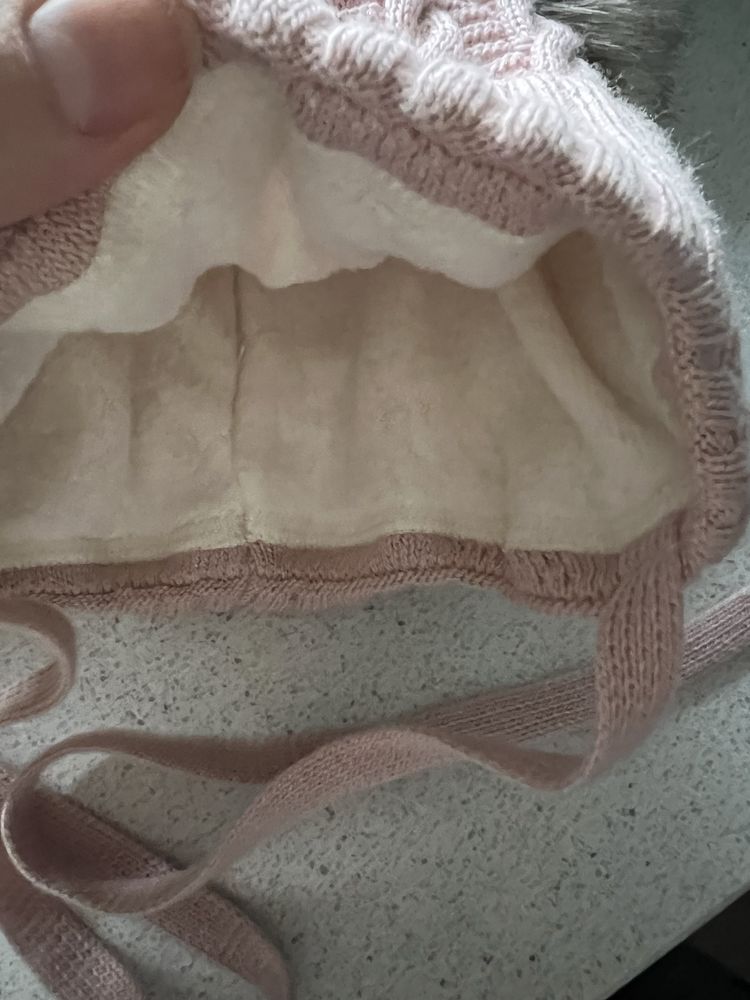 Czapeczka czapka niemowlęca zimowa 44-46 śliczna z pomponami futerkiem