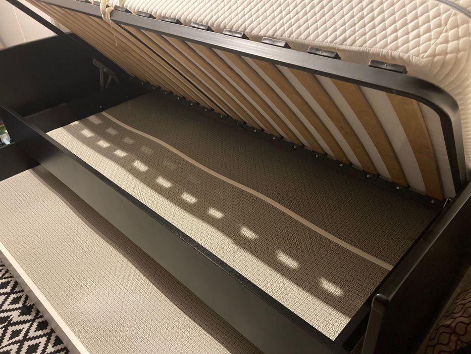 Kanapa z podnoszonym stelażem i szufladą Young Users