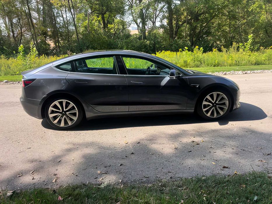 Tesla Model 3      2019