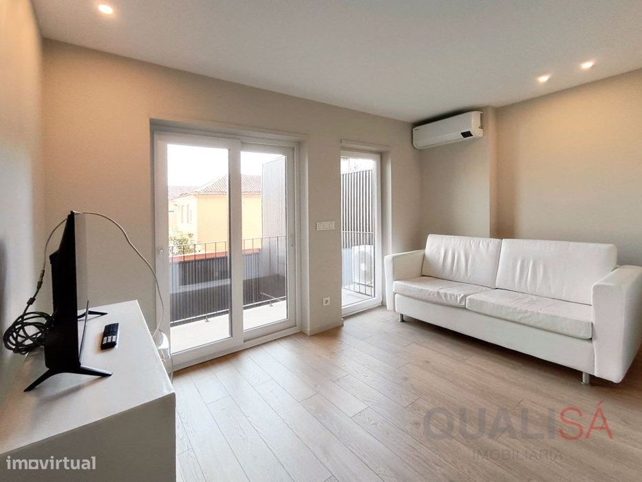 Apartamento T1+1 equipado e mobilado e com varanda no centro histór...