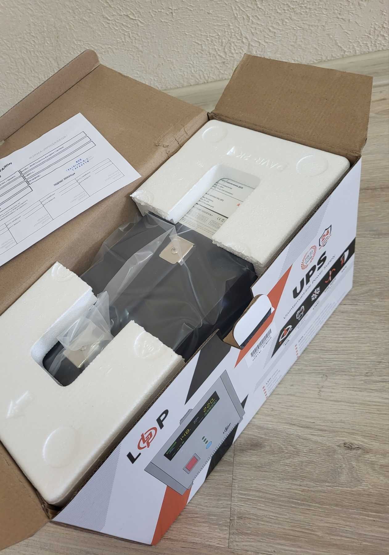ДБЖ LogicPower LPY-PSW-1000VA+ (700Вт) 10A/20A з прав. синусоїдою 12V