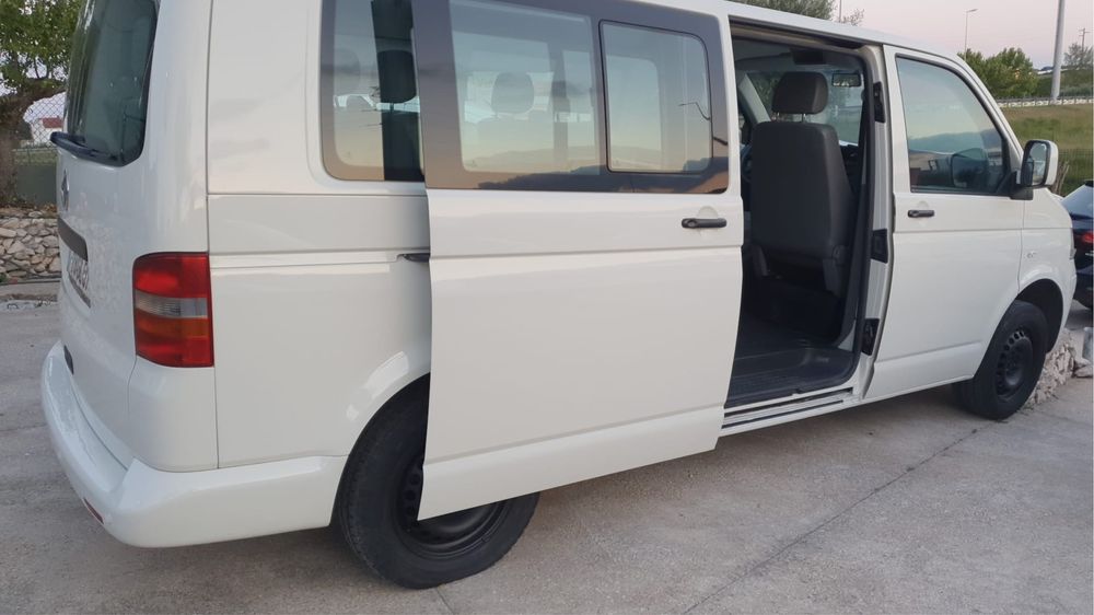 Aluga-se carrinha VW T5 Transporter 9 lugares