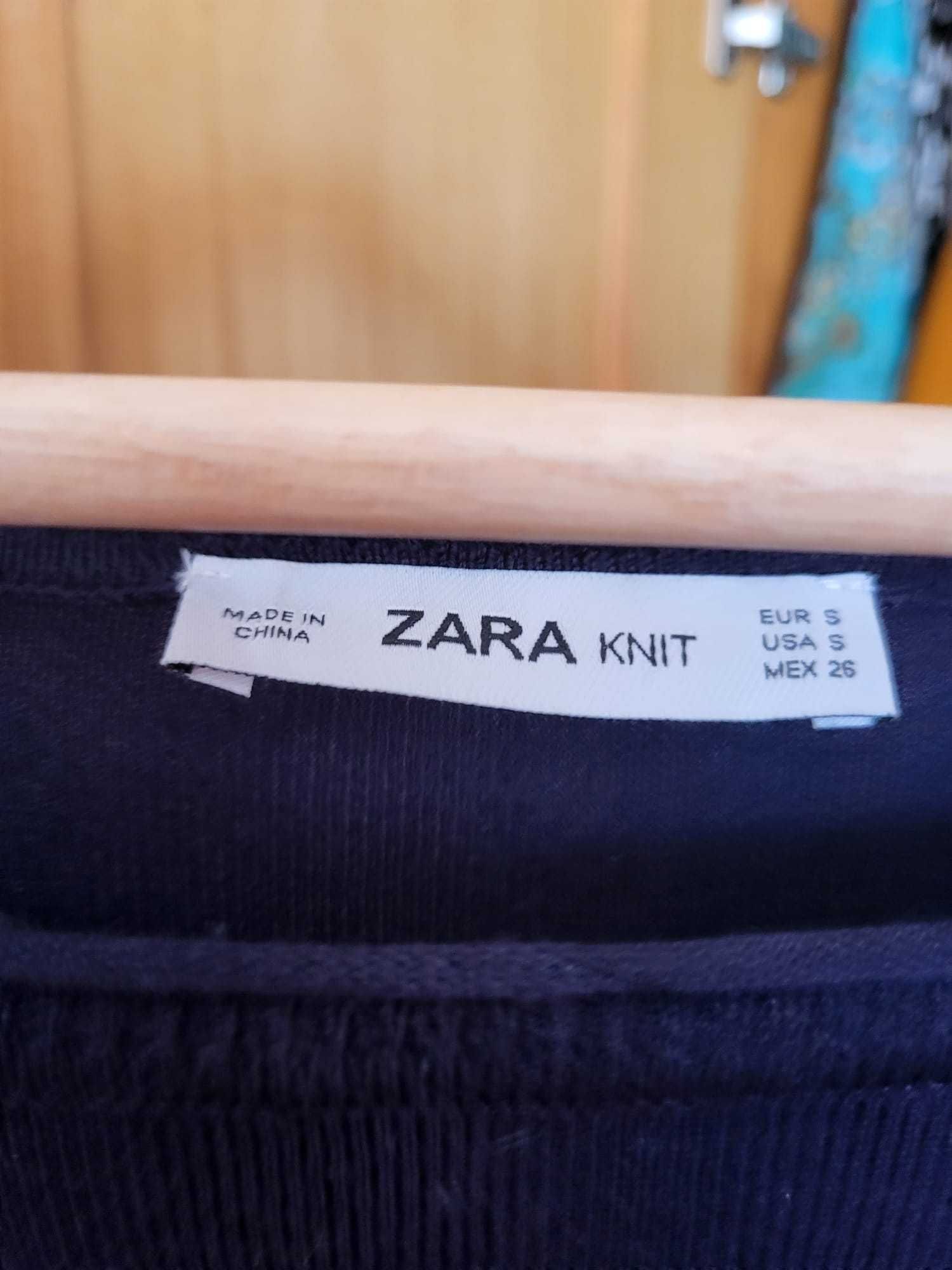 T-shirt azul e branca Zara
