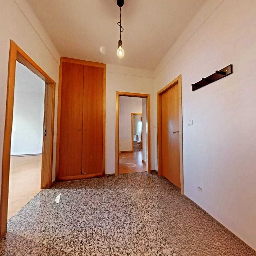 Apartamento T4 com garagem fechada
